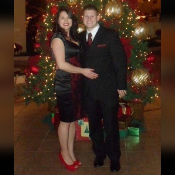 Signature by Sangria Body Hugging Cocktail Dress with Lace Panels, Size: 8 - Picture 12 of 12